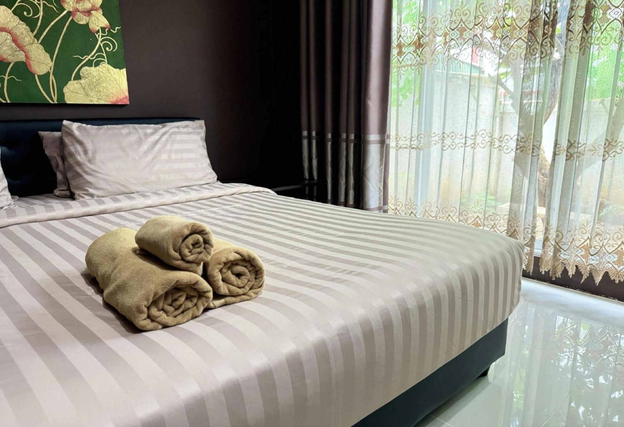 Collection O Bupamontra Chiangmai Hotel Chiang Mai Exterior photo