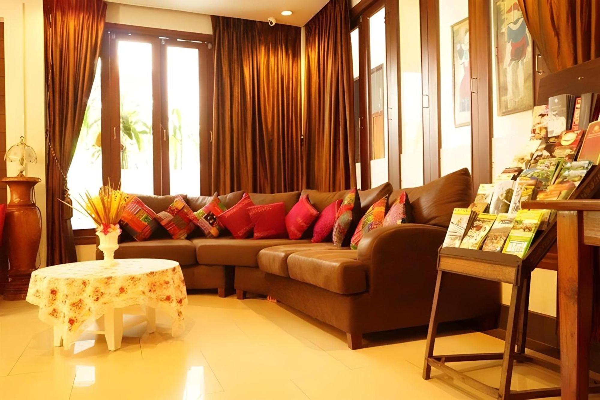 Collection O Bupamontra Chiangmai Hotel Chiang Mai Exterior photo